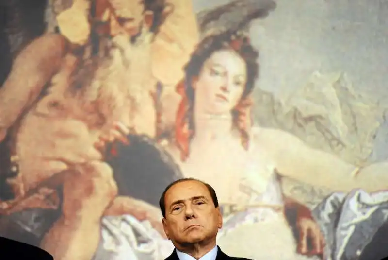 silvio berlusconi nella sala stampa di palazzo chigi 2011