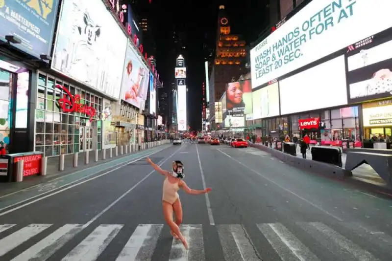 times square deserta per coronavirus