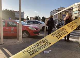 accoltellamento poliziotto cannes