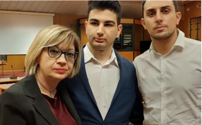 alex pompa con la madre e il fratello