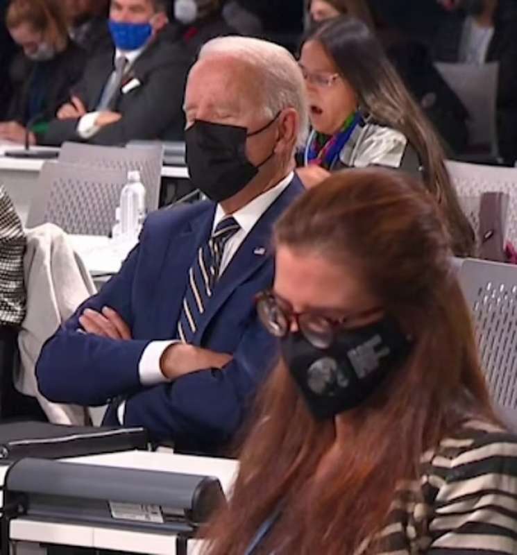 Biden dorme alla Cop26