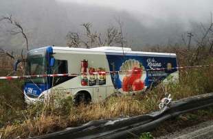 bus precipita in una scarpata sul vesuvio 3