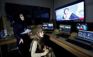 donne in tv in afghanistan 7