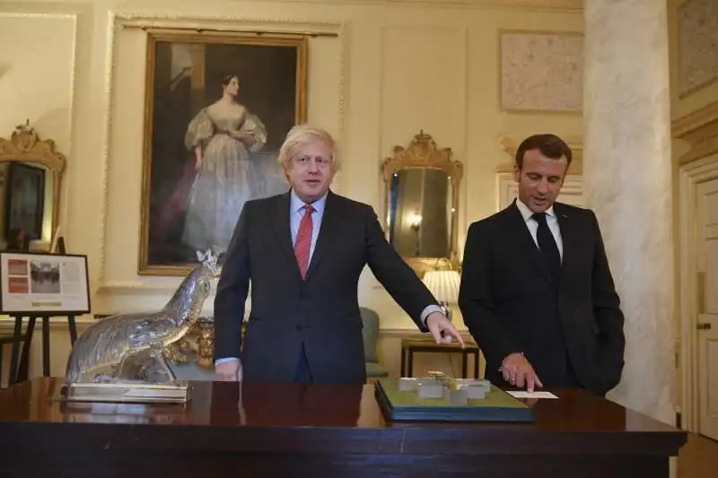 emmanuel macron e boris johnson 4