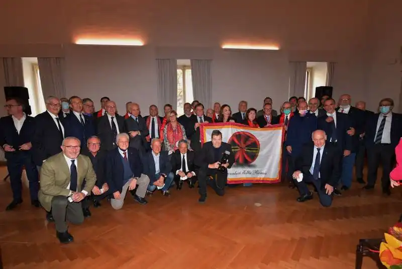 foto di gruppo dei cavalieri della roma