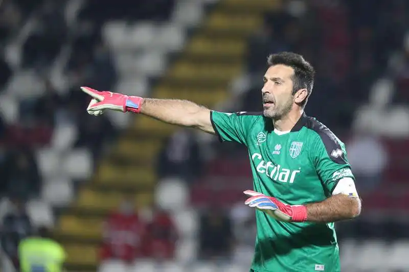 gigi buffon al parma 8