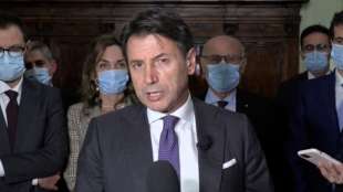 giuseppe conte annuncia che i grillini non andranno piu' ospiti in rai 2