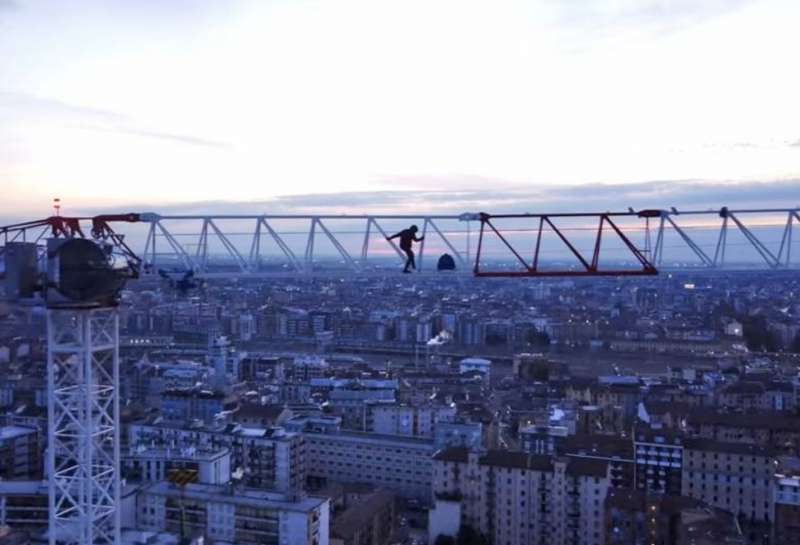 guerrilla climbing scalate illegali ai grattacieli di milano 23