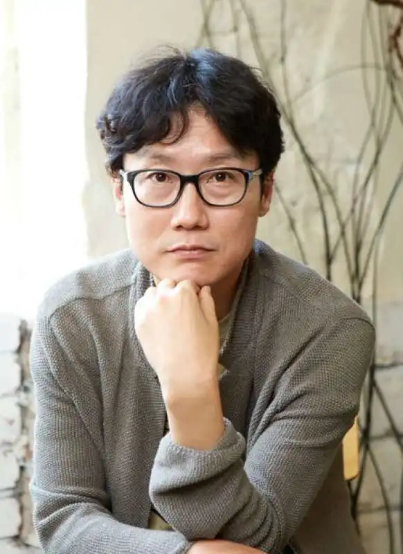 hwang dong hyuk 13