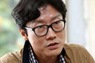 hwang dong hyuk 8