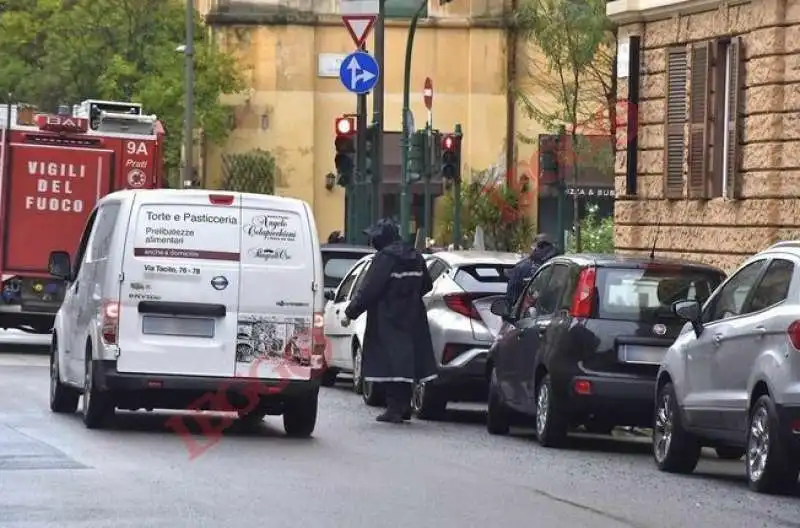 i vigili fanno le multe davanti alla sede della rai a roma 3