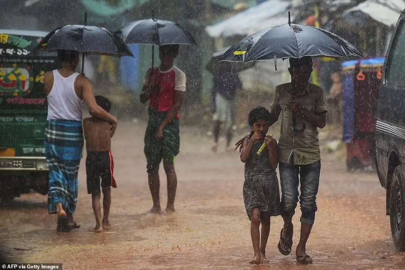 il campo profughi di kutupalong in bangladesh 25