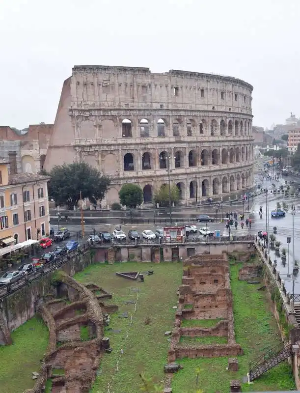 il colosseo visto dalla terrazza dell hotel