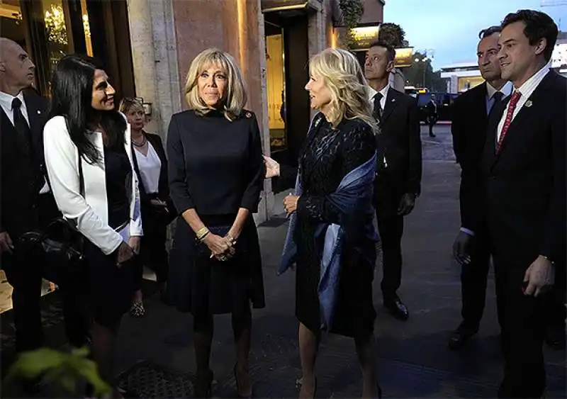 IL MARCHESE BRIGITTE MACRON JILL BIDEN 2 