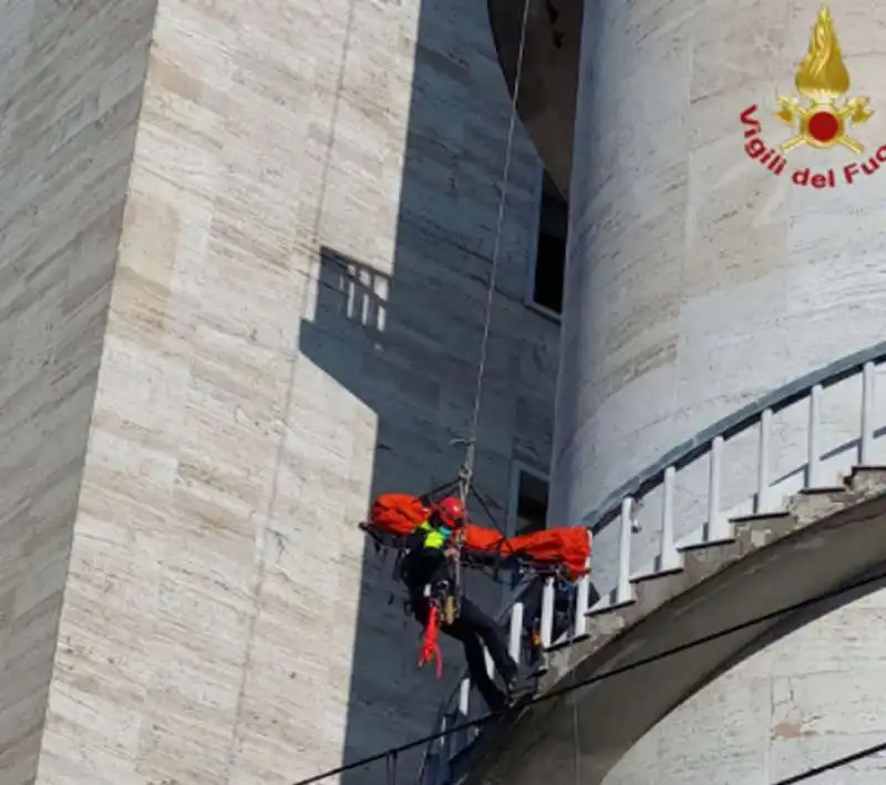 incidente mortale a roma su una torre