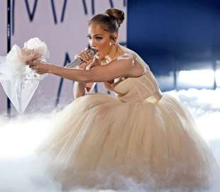 jennifer lopez american music awards 2