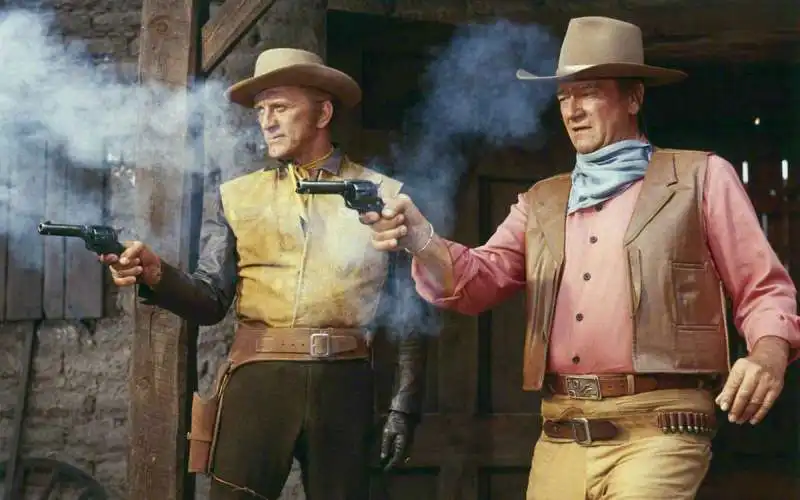 kirk douglas john wayne   carovana di fuoco