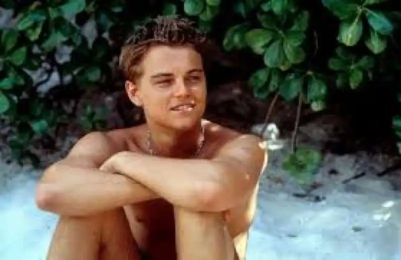 leonardo dicaprio in the beach 7