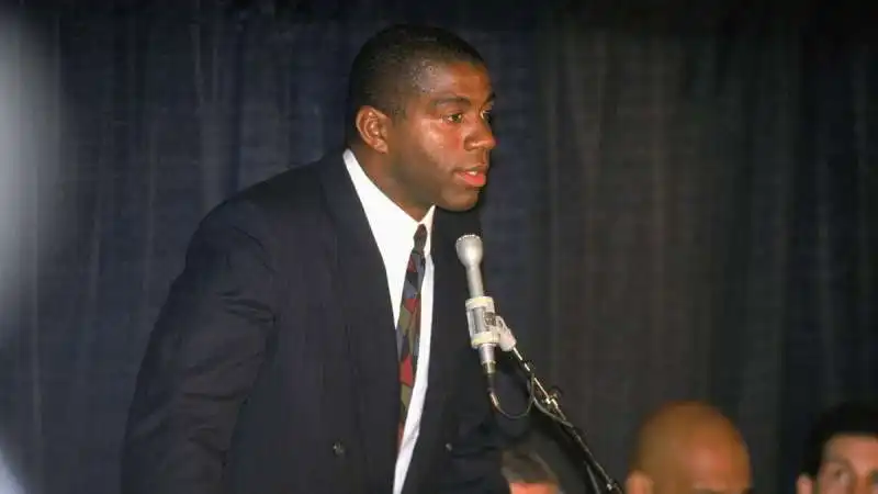 magic johnson annuncia di essere sieropositivo nel 1991 3