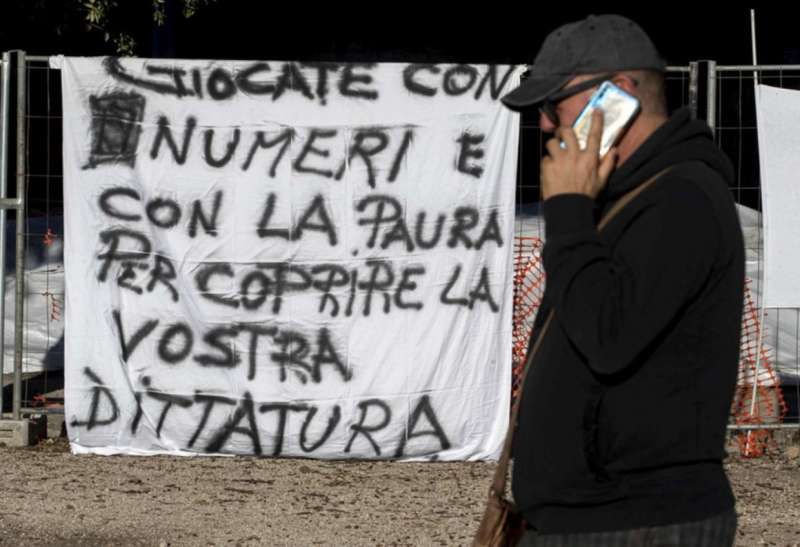 manifestanti no green pass a roma 2