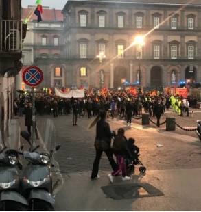 manifestazione napoli disoccupati operai whirlpool