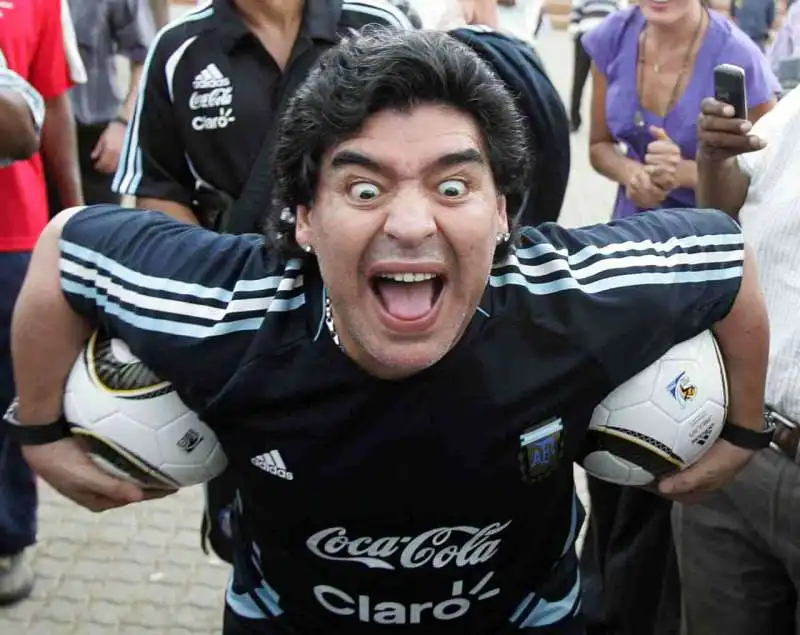 MARADONA 77