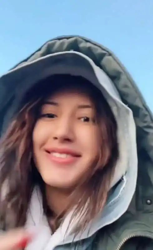 matteo salvini mostra il video dell'influencer tunisina durante la traversata 14