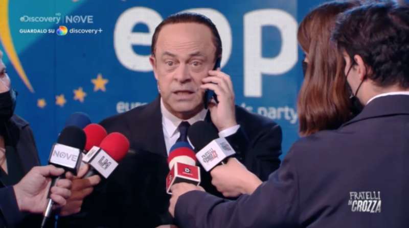 maurizio crozza imita silvio berlusconi 2