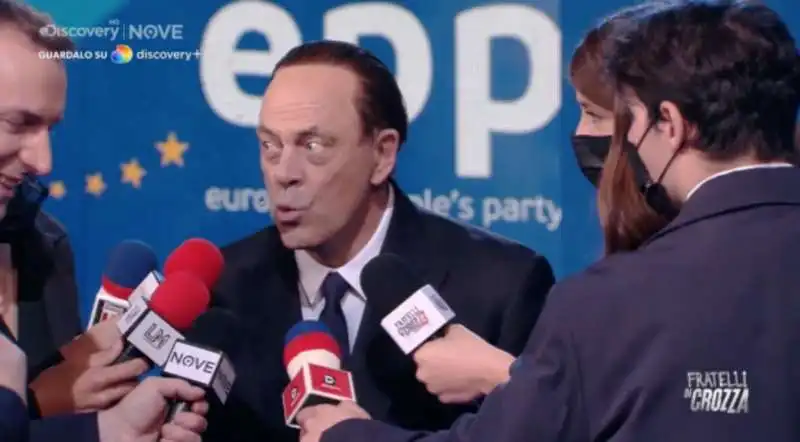 maurizio crozza imita silvio berlusconi  3