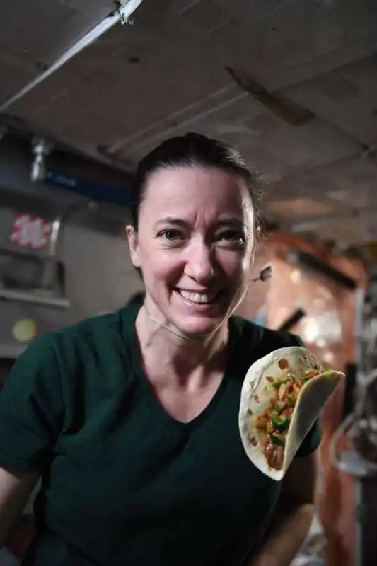 Megan McArthur mostra i tacos