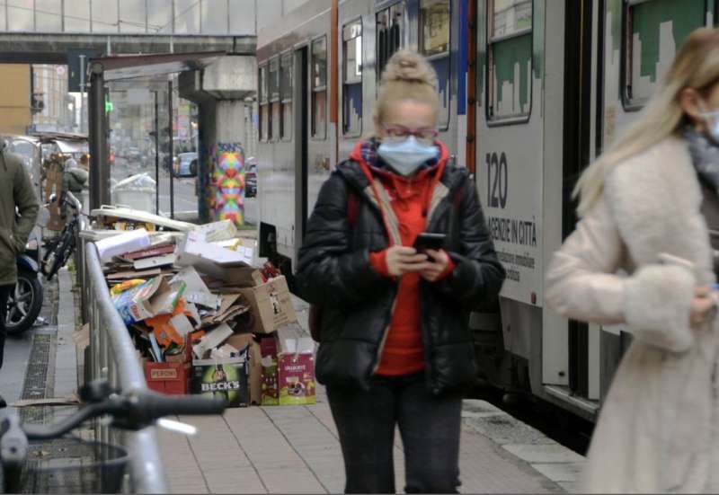 milano cumuli di rifiuti per strada per lo sciopero dei netturbini 21