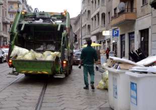 milano cumuli di rifiuti per strada per lo sciopero dei netturbini 45