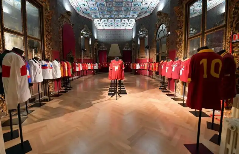 mostra delle 101 maglie della roma (3)