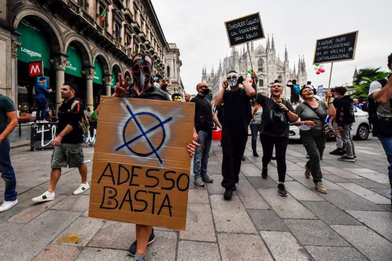 no green pass in piazza duomo a milano 2