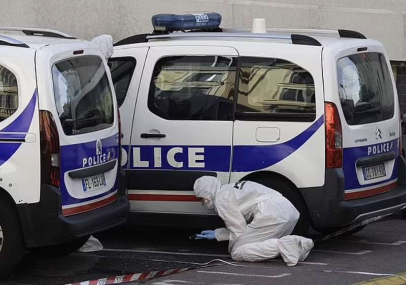 poliziotto accoltellato a cannes la scena del crimine. 2