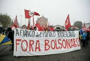 protesta contro bolsonaro ad anguillara veneta