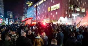 proteste anti lockdown a rotterdam 2