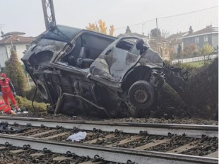 PULMINO PER DISABILI FINISCE SULLA FERROVIA VICINO PARMA