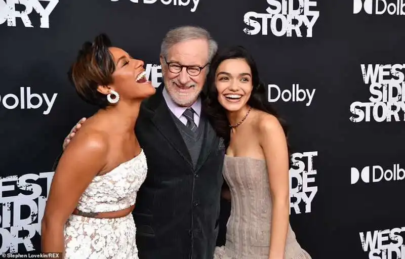 rachel zegler, stephen spielberg, ariana debose 2