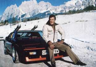 roger moore a cortina d'ampezzo agente 007. solo per i tuoi occhi