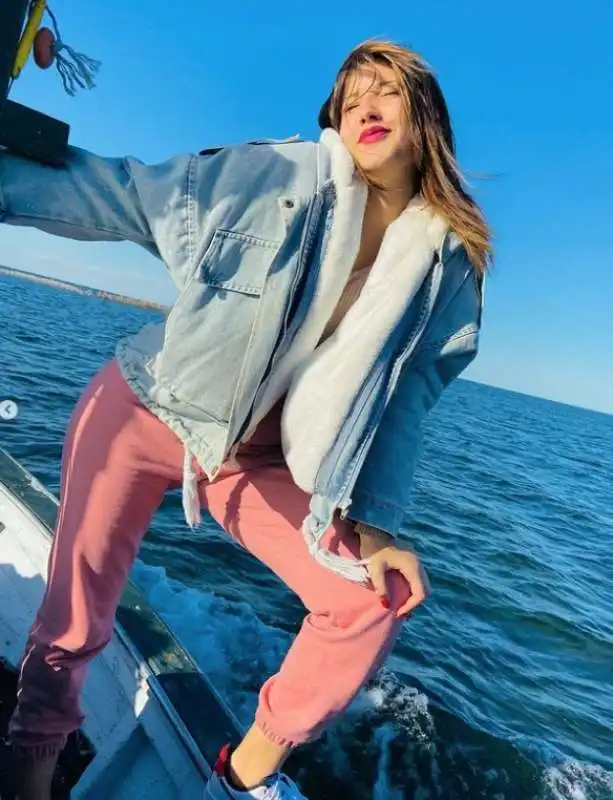 sabee al saidi, influencer tunisina sul barcone migranti 2