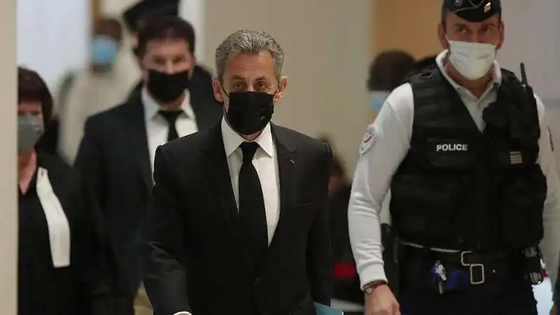 SARKOZY IN TRIBUNALE