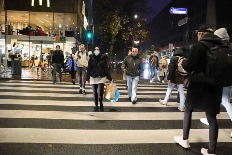 scontri e violenze nelle proteste nei paesi bassi 12