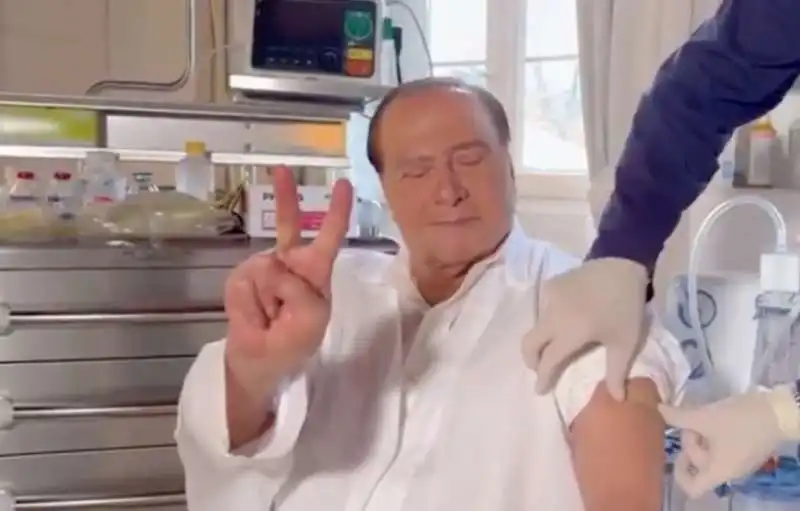 silvio berlusconi fa la terza dose 4