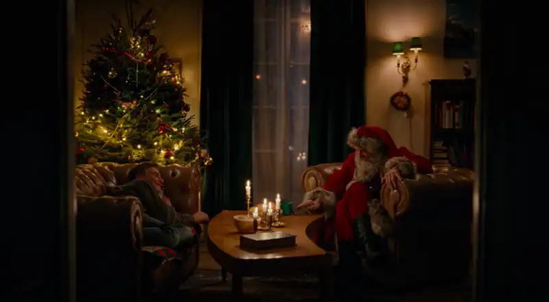 spot norvegese con babbo natale gay 12