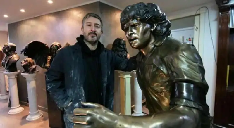 statua maradona domenico sepe 2