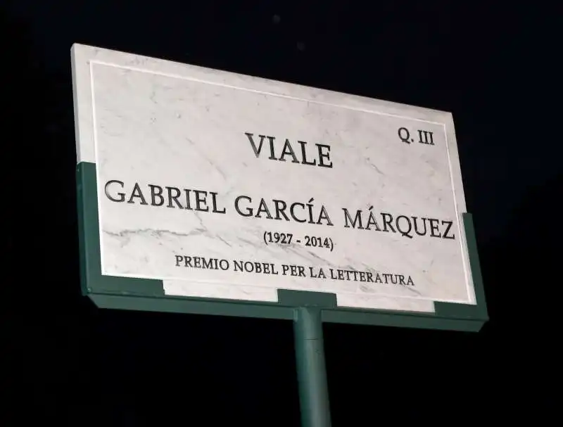 targa romana intitolata a gabriel garcia marquez