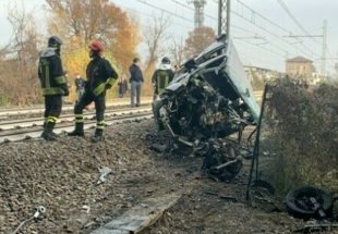 UN PULMINO PER DISABILI FINISCE SUI BINARI DELLA FERROVIA A PARMA