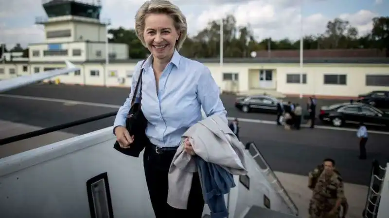 URSULA VON DER LEYEN SALE IN AEREO