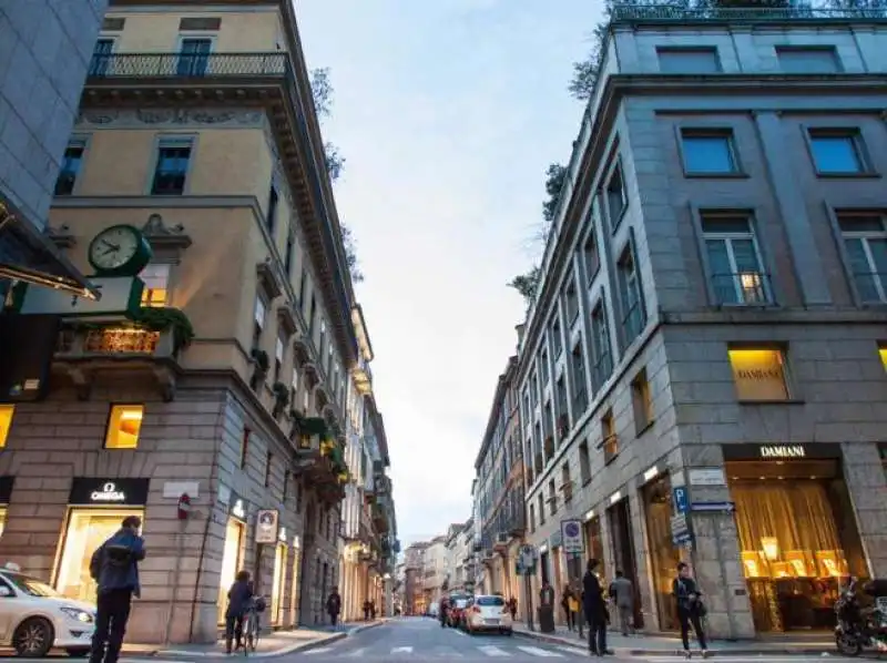 via monte napoleone a milano 3